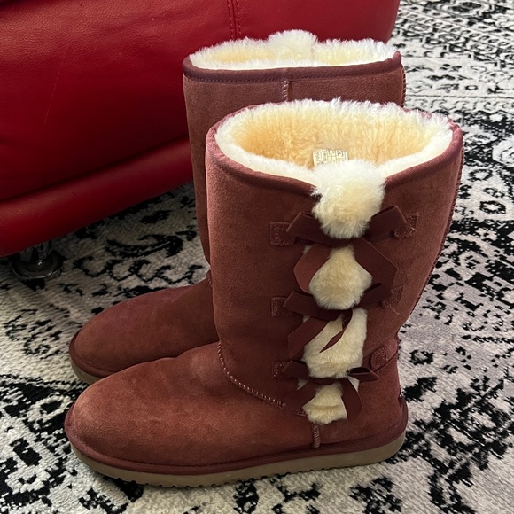 Kookaburra bye UGG Suede Boots with Fur Lining and Bows - Picture 1 of 6